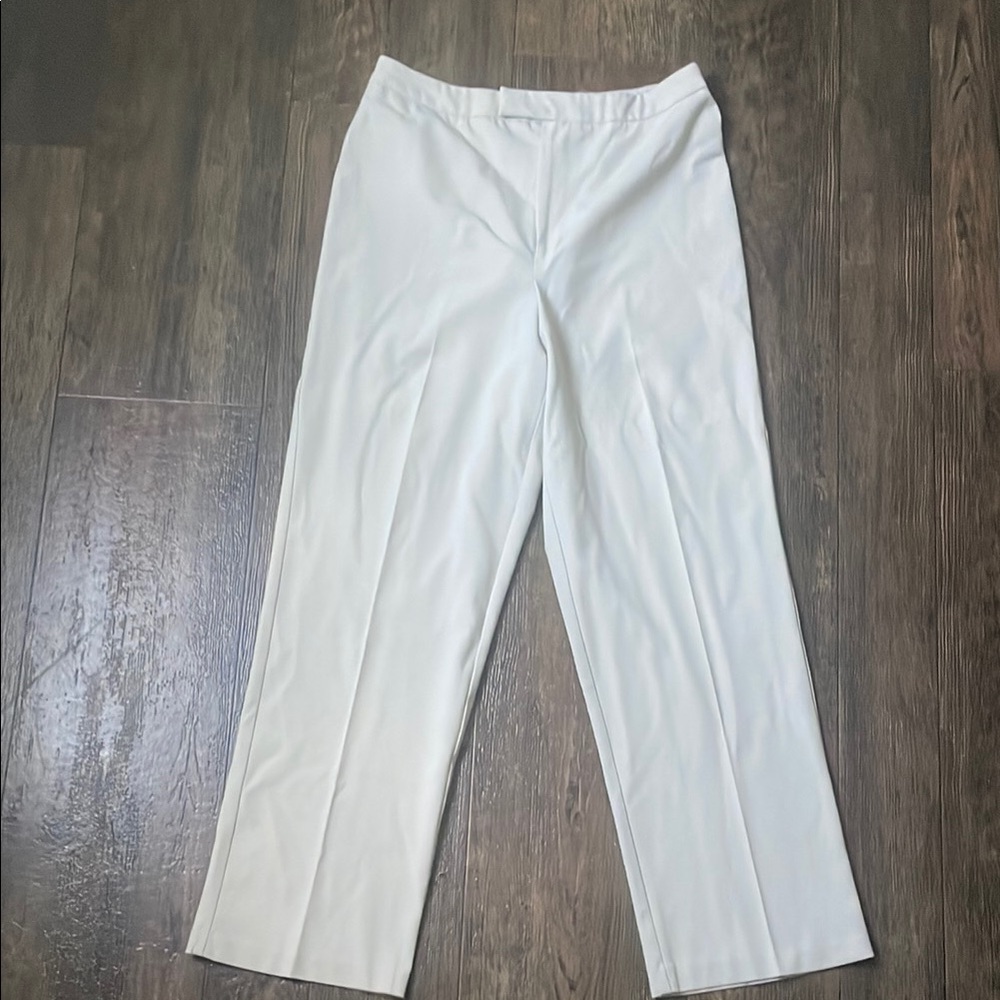Jaclyn Smith White Trousers with Straight-Leg Silhouette